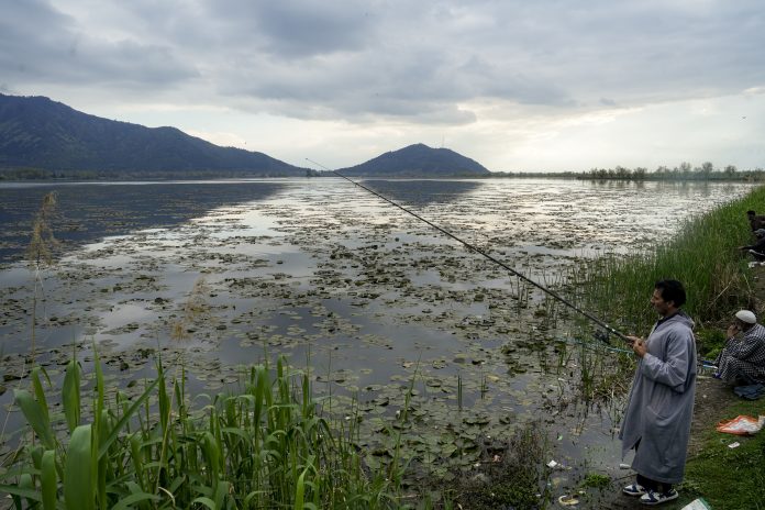 Weather: Cloudy day in Srinagar