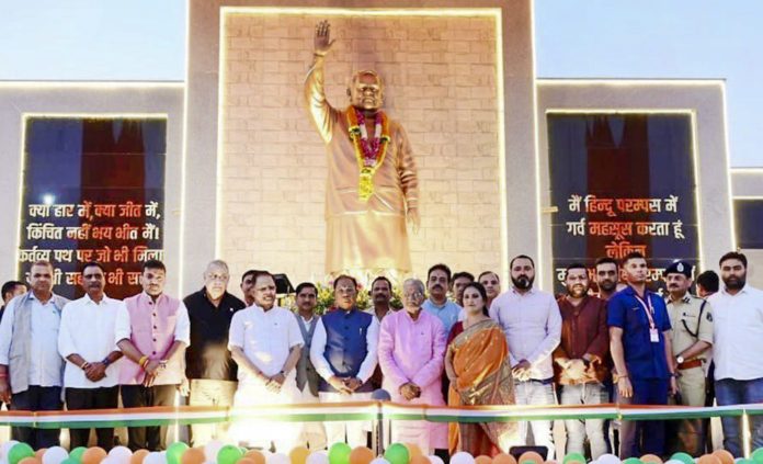 Chhattisgarh CM unveils former PM Vajpayee's statue