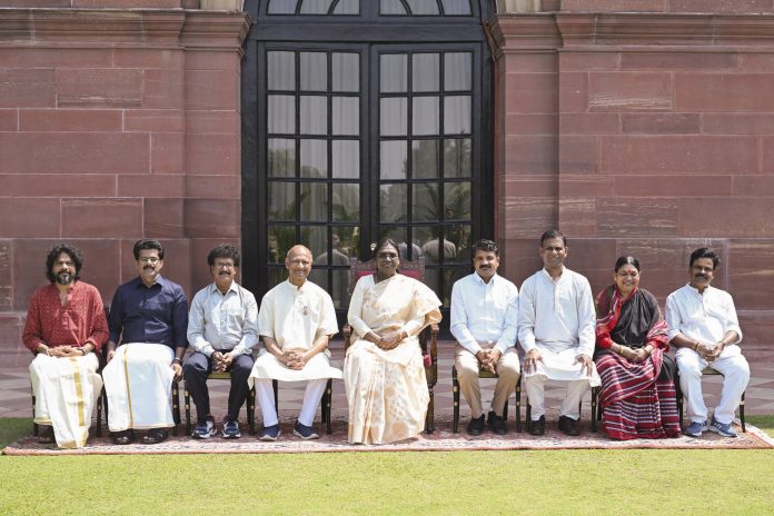 President Droupadi Murmu meets artists