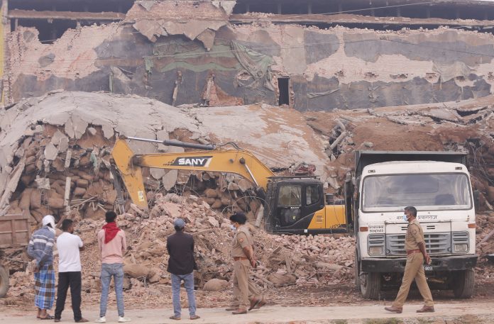 4 died after cold storage collapsed in Prayagraj