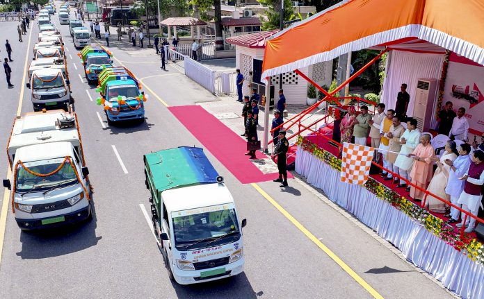 Yogi Adityanath flags off electric, CNG vehicles